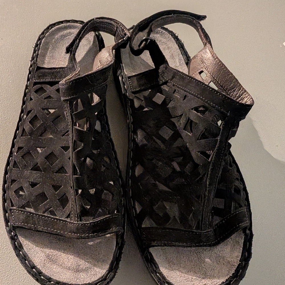 NAOT WOMENS BLACK SLIDES SIZE 41 , US 10.5